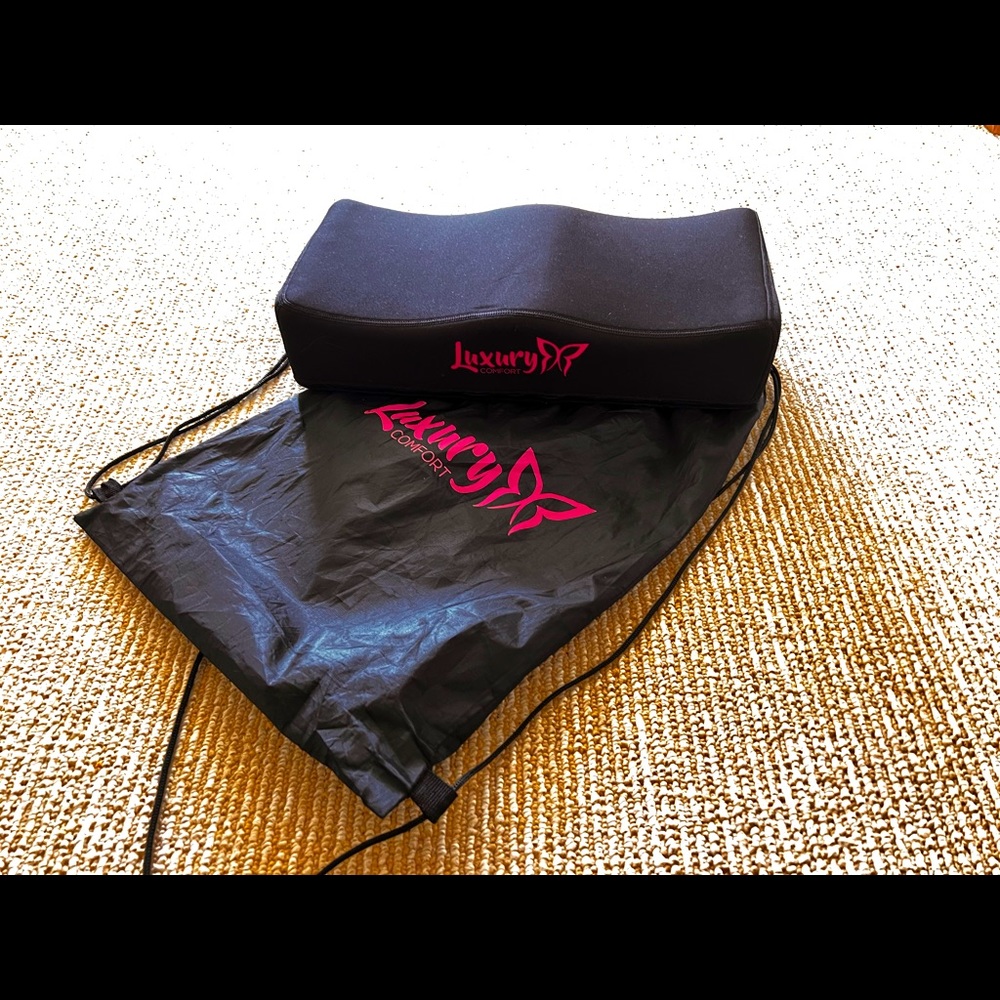 Brazilian Butt Lift Pillow – BBL Foam Pillow + Cover Bag Like New